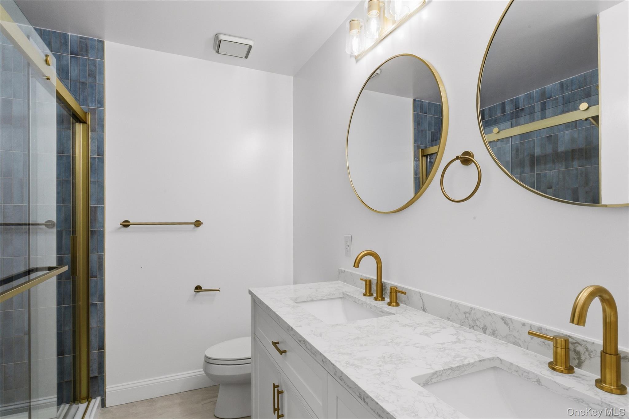 135 Boulder Ridge Road, Unit E87 Scarsdale, NY 10583 - Photo 25 of 47 a bathroom with a sink and a mirror