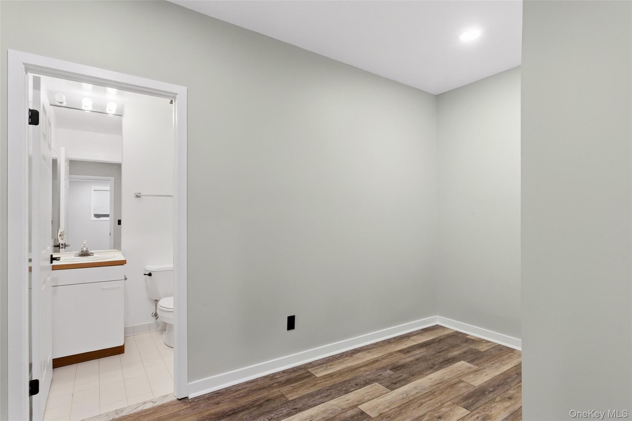 135 Boulder Ridge Road, Unit E87 Scarsdale, NY 10583 - Photo 34 of 47 a view of empty room