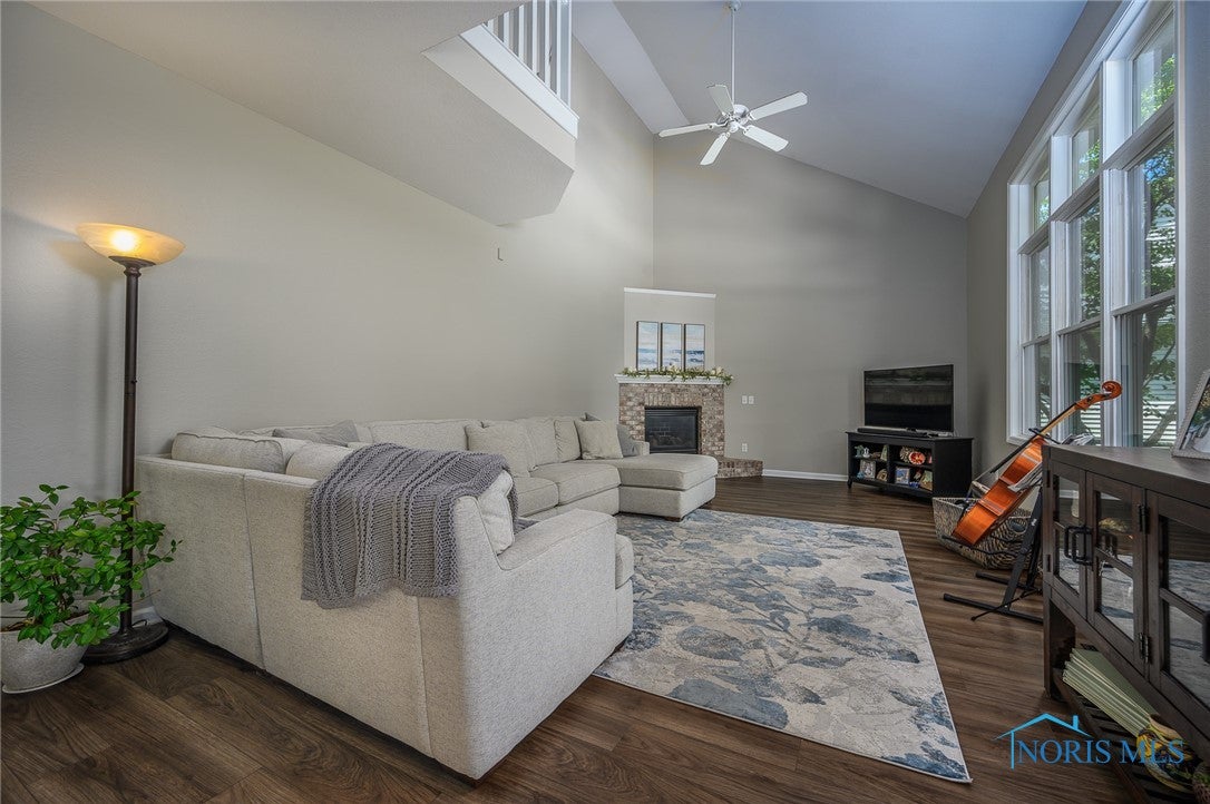 7126 Ramblehurst Road Sylvania, OH 43560 - Photo 11 of 33 Spacious living room