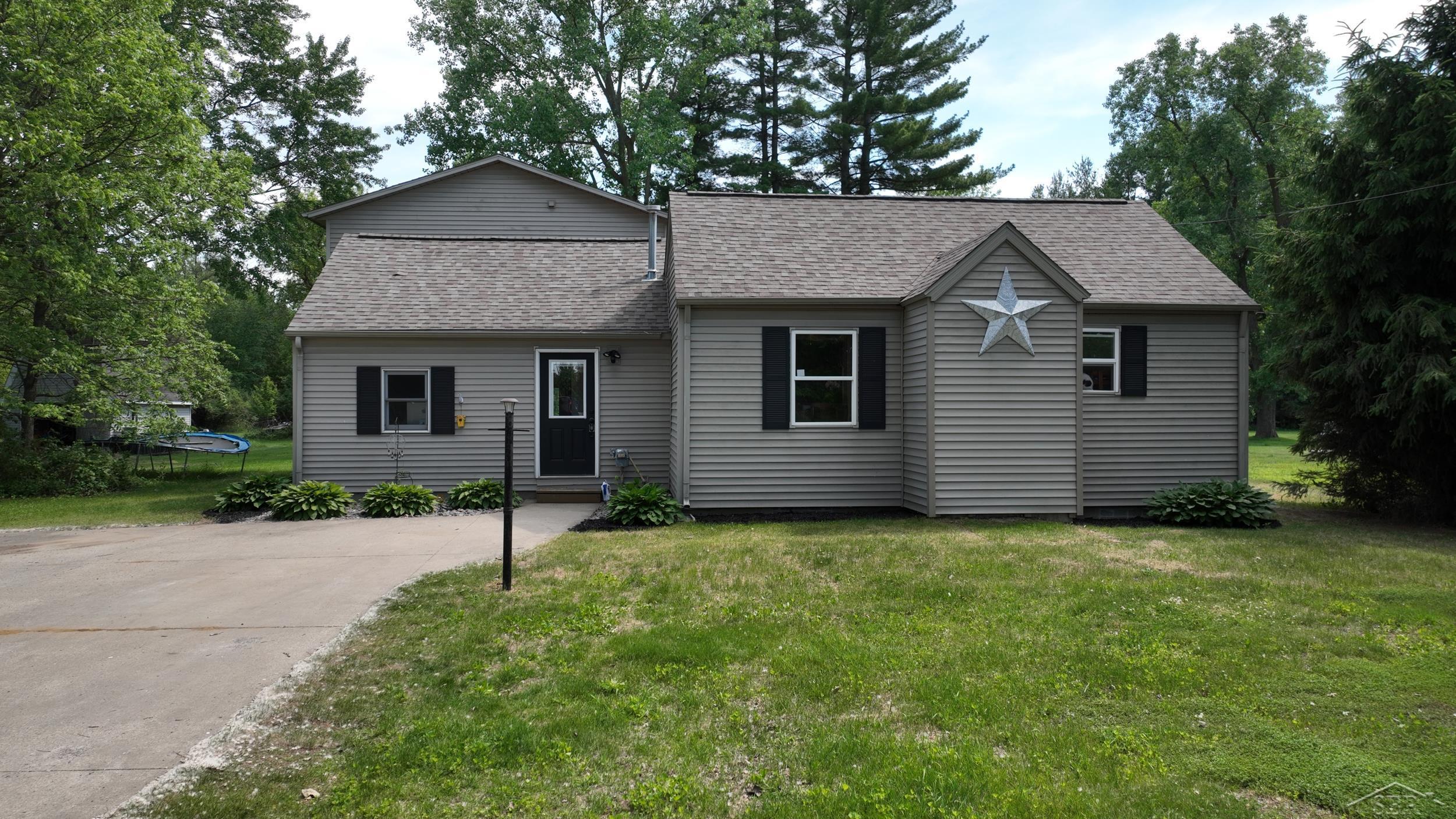 22359 Gratiot Road Merrill, MI 48637 - Photo 2 of 34