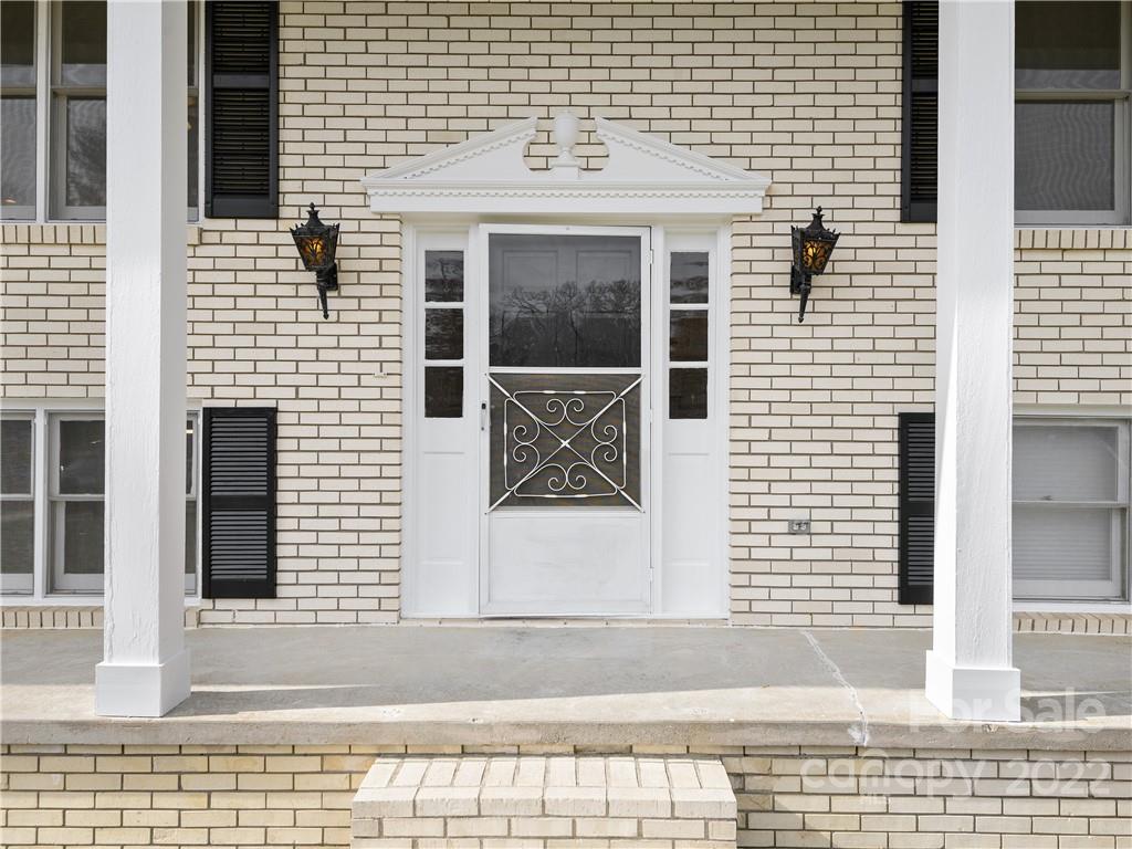 307 London Road Hendersonville, NC 28739 - Photo 3 of 30 Gallery Image 3