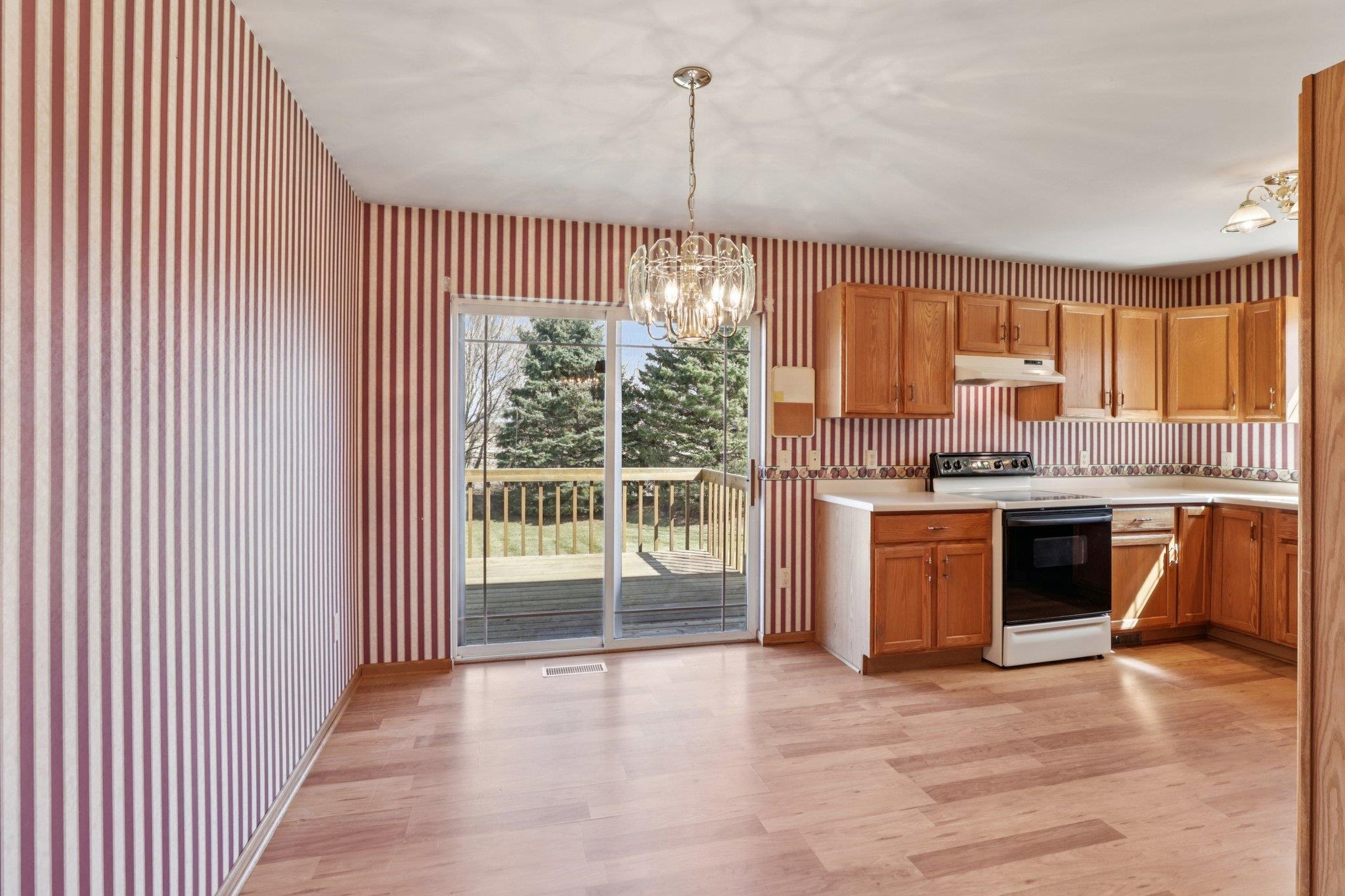844 Dunn Avenue Oregon, WI 53575 - Photo 8 of 40