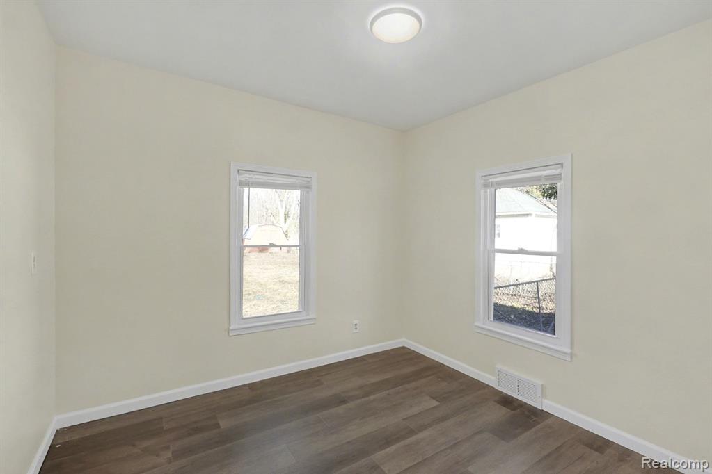 3401 Center Road Flint, MI 48506 - Photo 10 of 25