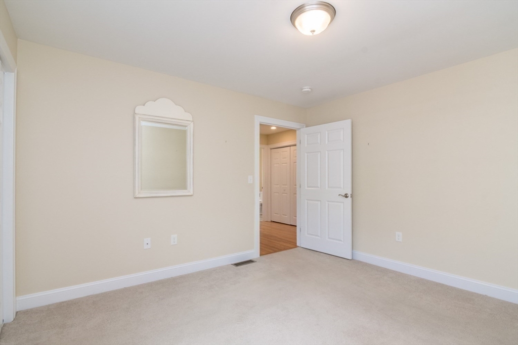 20 Bridge Road, Unit 33 Northampton, MA 01062 - Photo 23 of 38