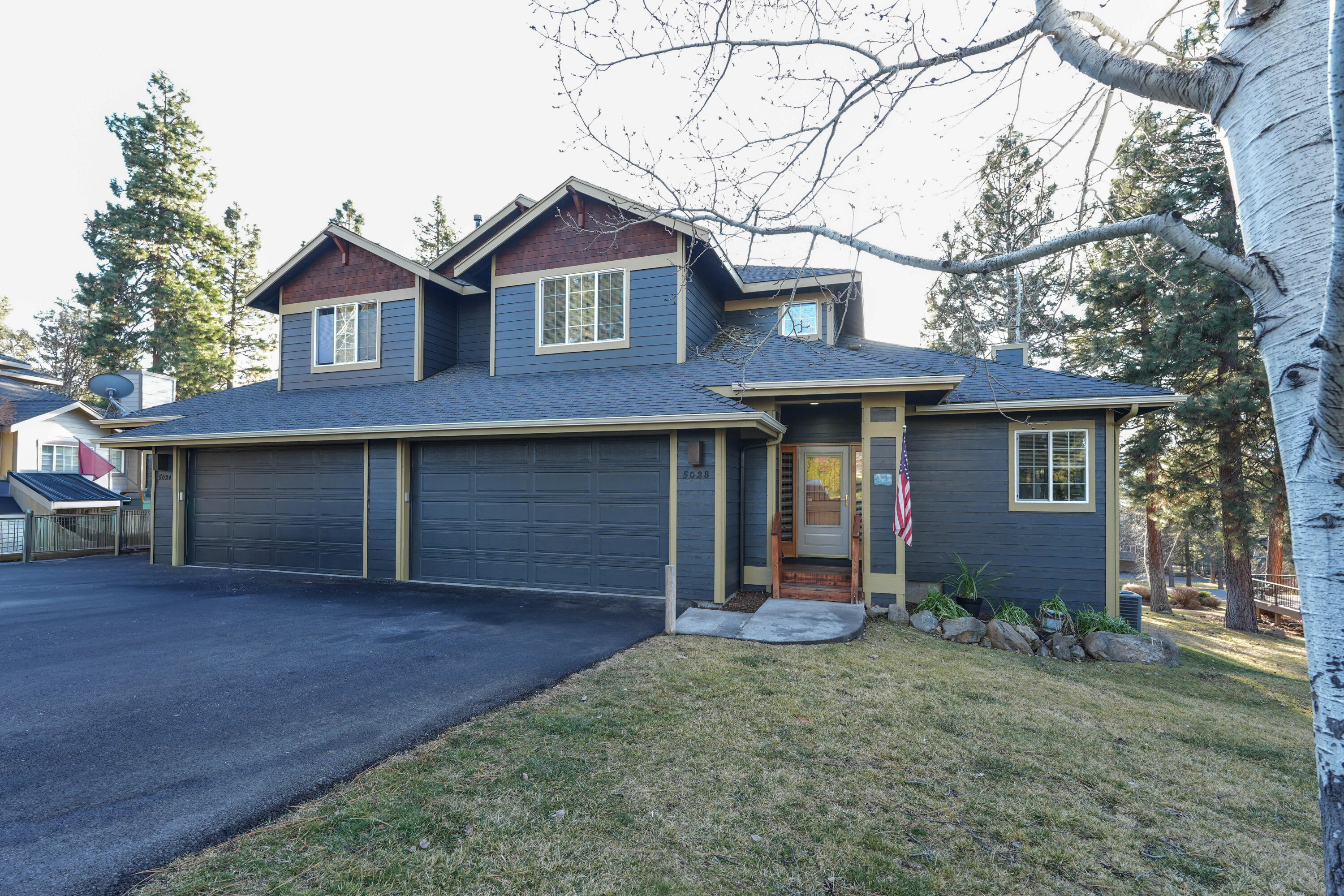 5028 Sora Loop Klamath Falls, OR 97601 - Photo 1 of 62 a front view of a house with yard and trees