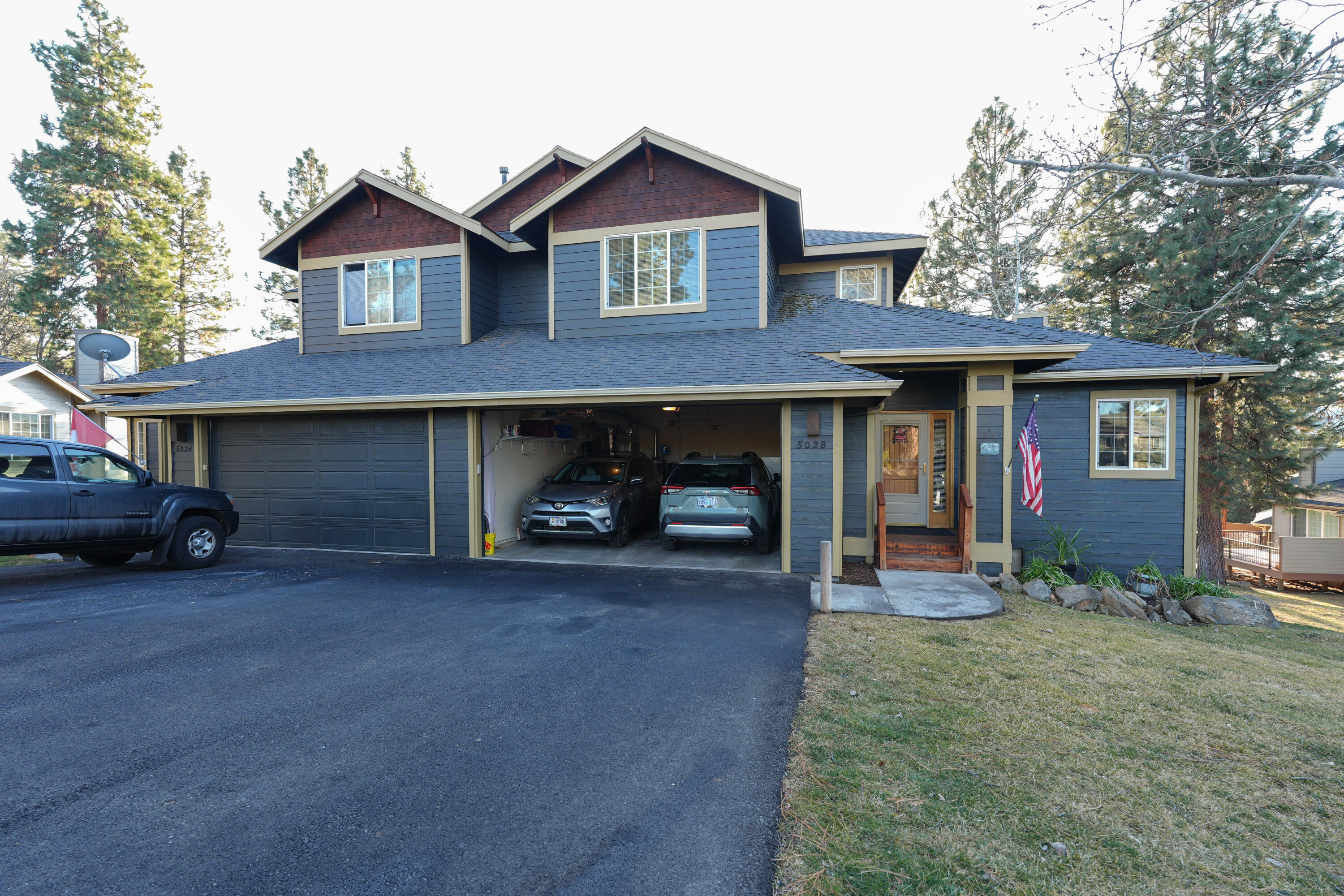 5028 Sora Loop Klamath Falls, OR 97601 - Photo 2 of 62 a view of a house with a yard and sitting area