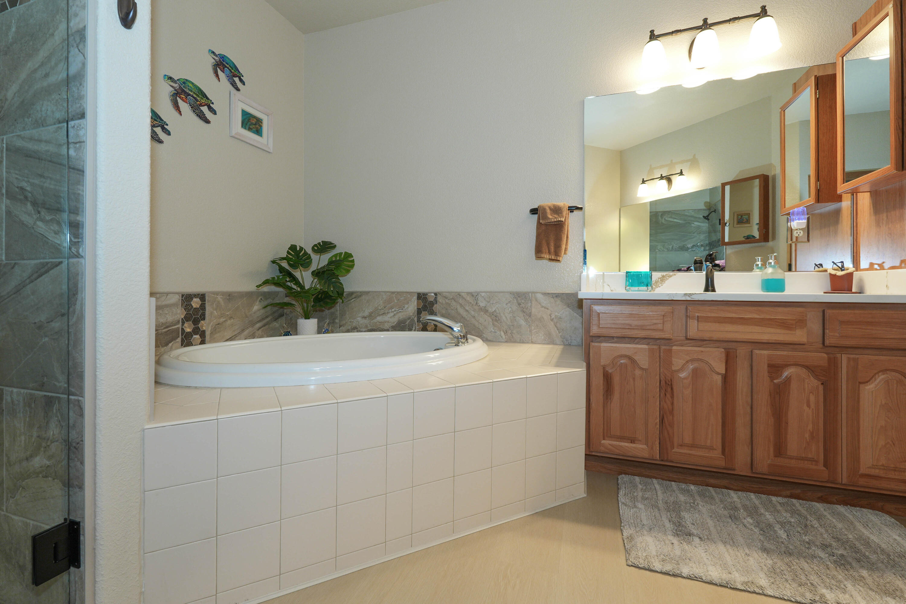 5028 Sora Loop Klamath Falls, OR 97601 - Photo 37 of 62 a bathroom with a bathtub and a sink