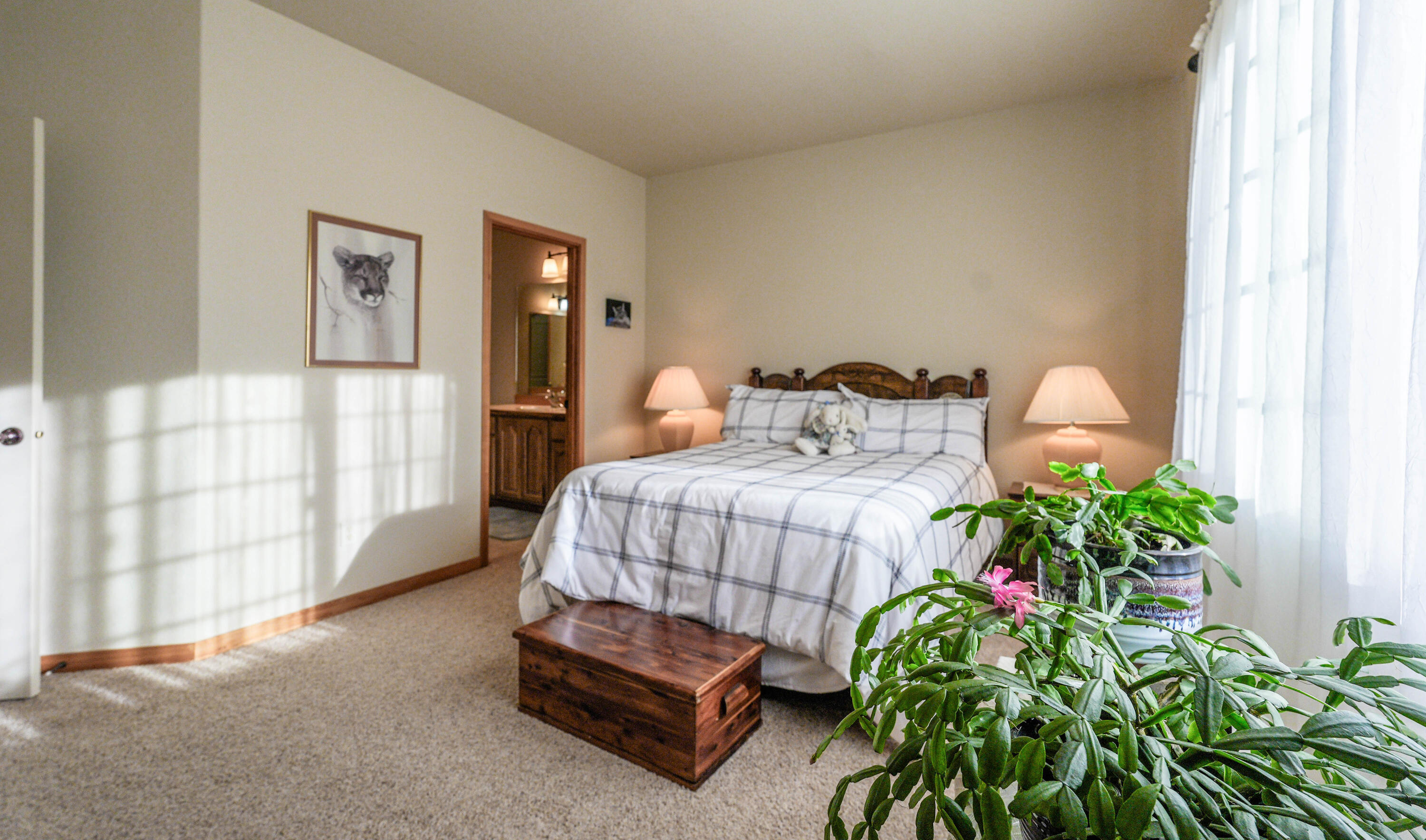 5028 Sora Loop Klamath Falls, OR 97601 - Photo 41 of 62 a bedroom with a bed plant and window