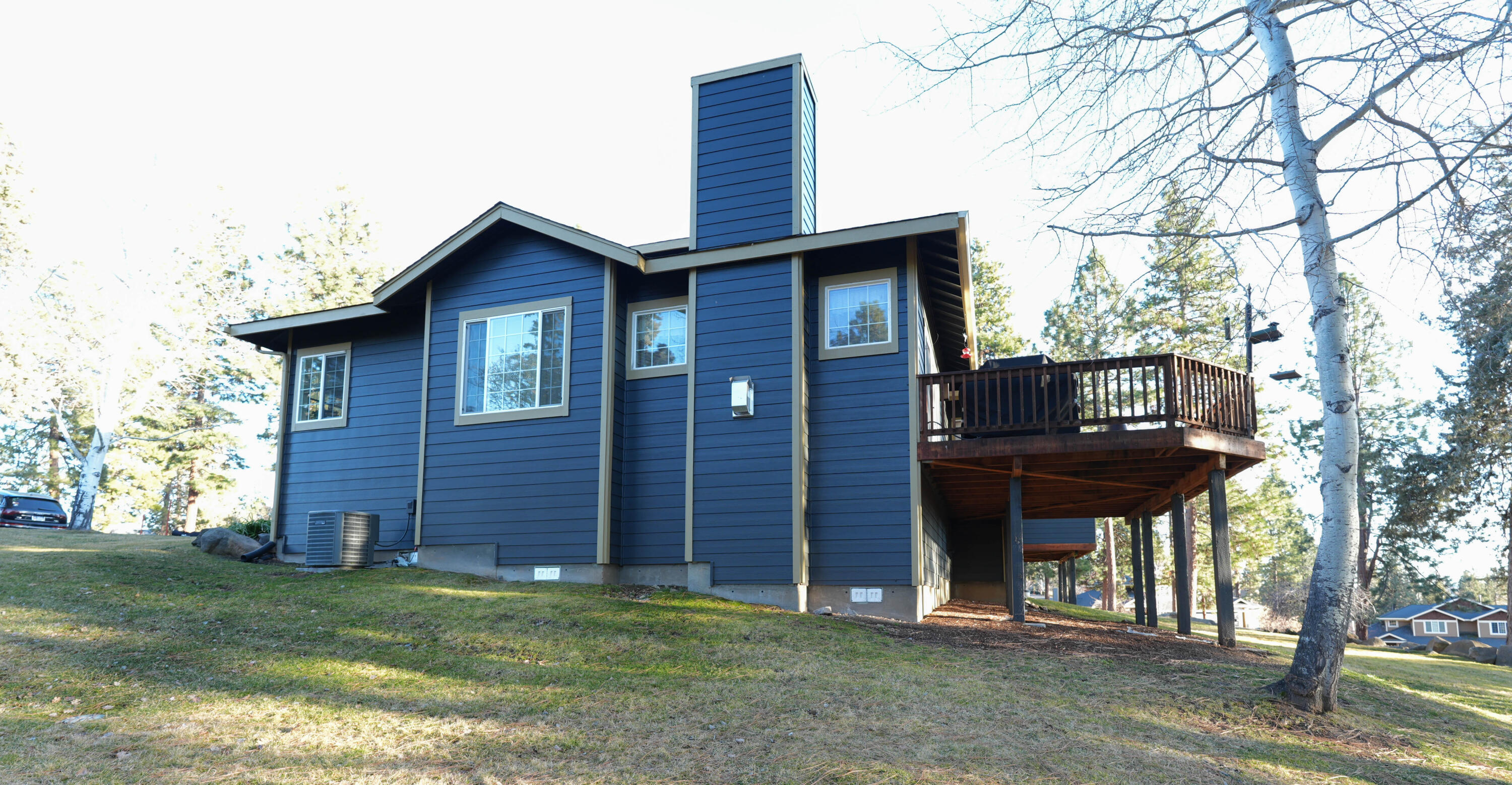5028 Sora Loop Klamath Falls, OR 97601 - Photo 53 of 62 a front view of a house with garden