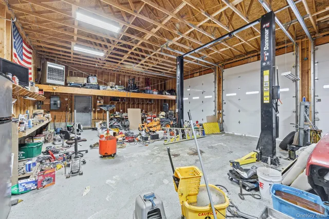 $925,000 | 35 Appaloosa Lane, Millbrook, NY 12545