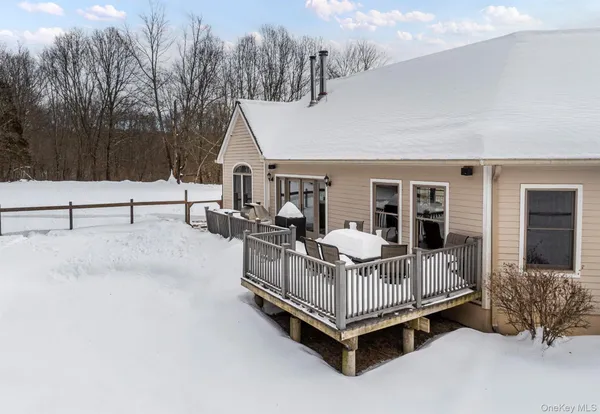 a view of a white house in the snow