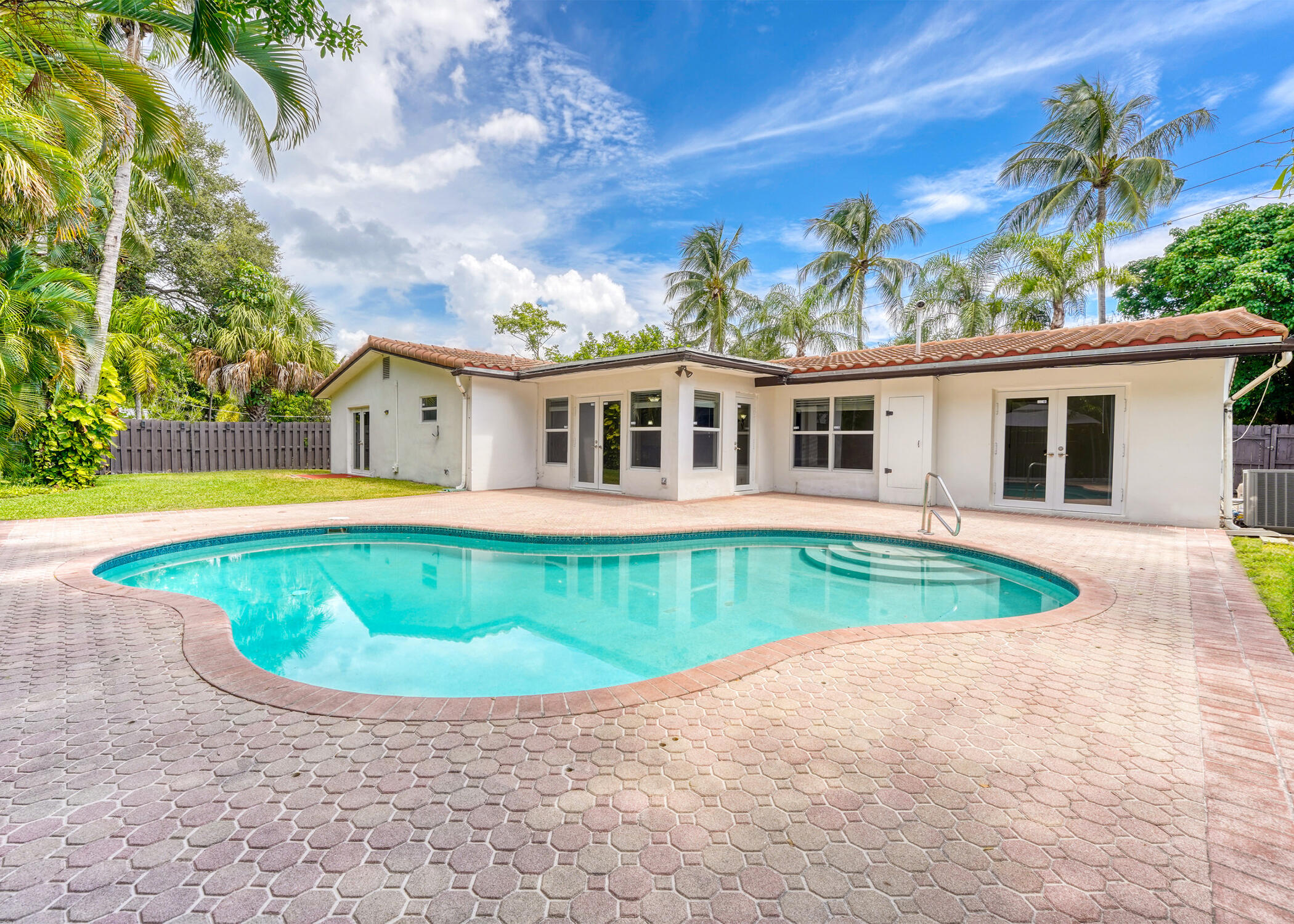 2220 Northeast 41st Street Lighthouse Point, FL 33064 - Photo 23 of 27 23 38 Pool