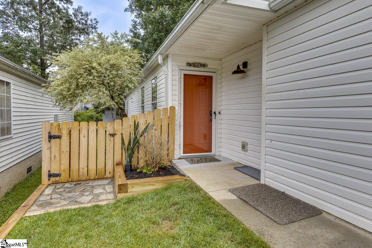 22 Lantern Lane Greer, SC 29651 - Photo 2 of 24