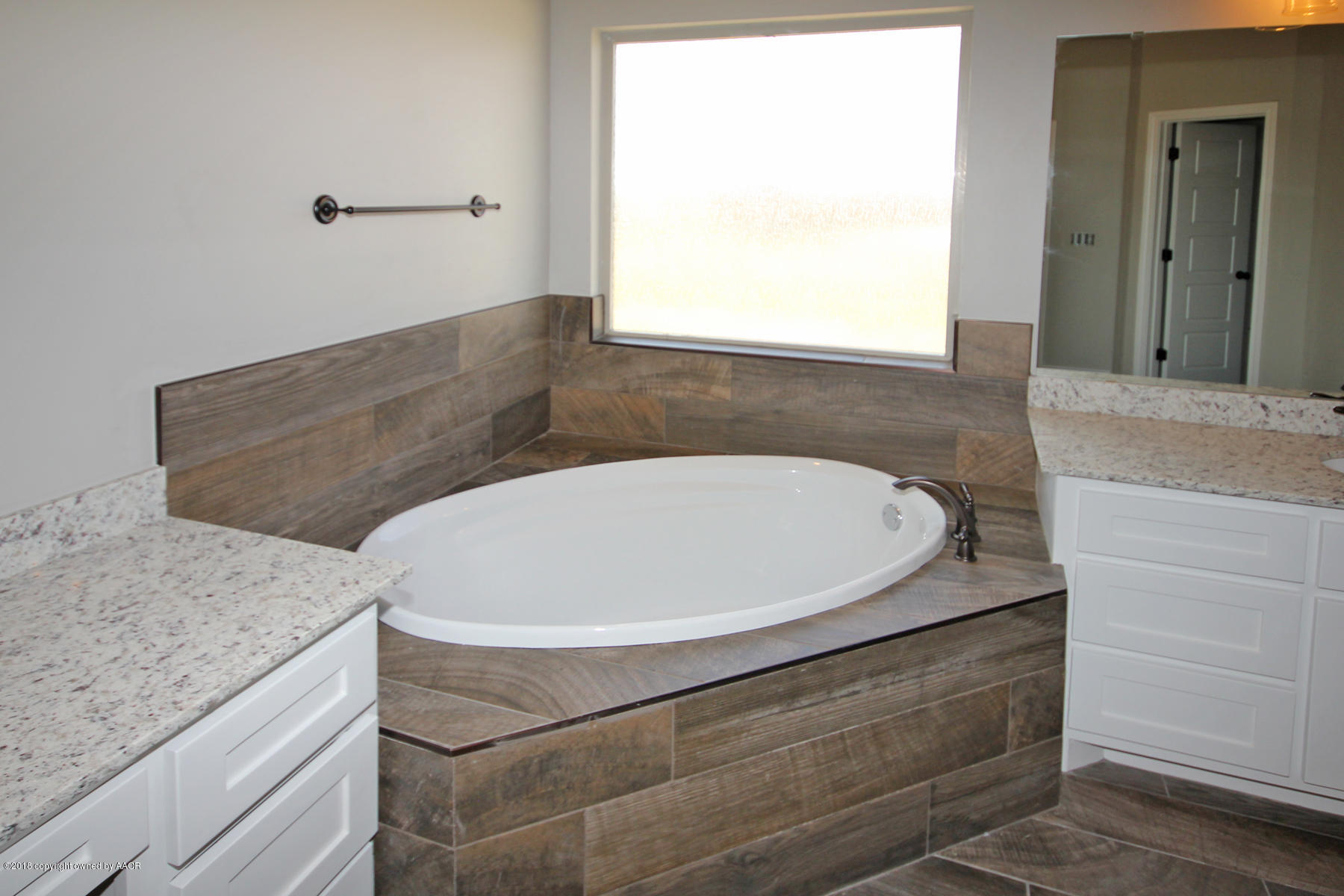 18601 Willow Way Road Bushland, TX 79124 - Photo 16 of 36 Master Bathtub