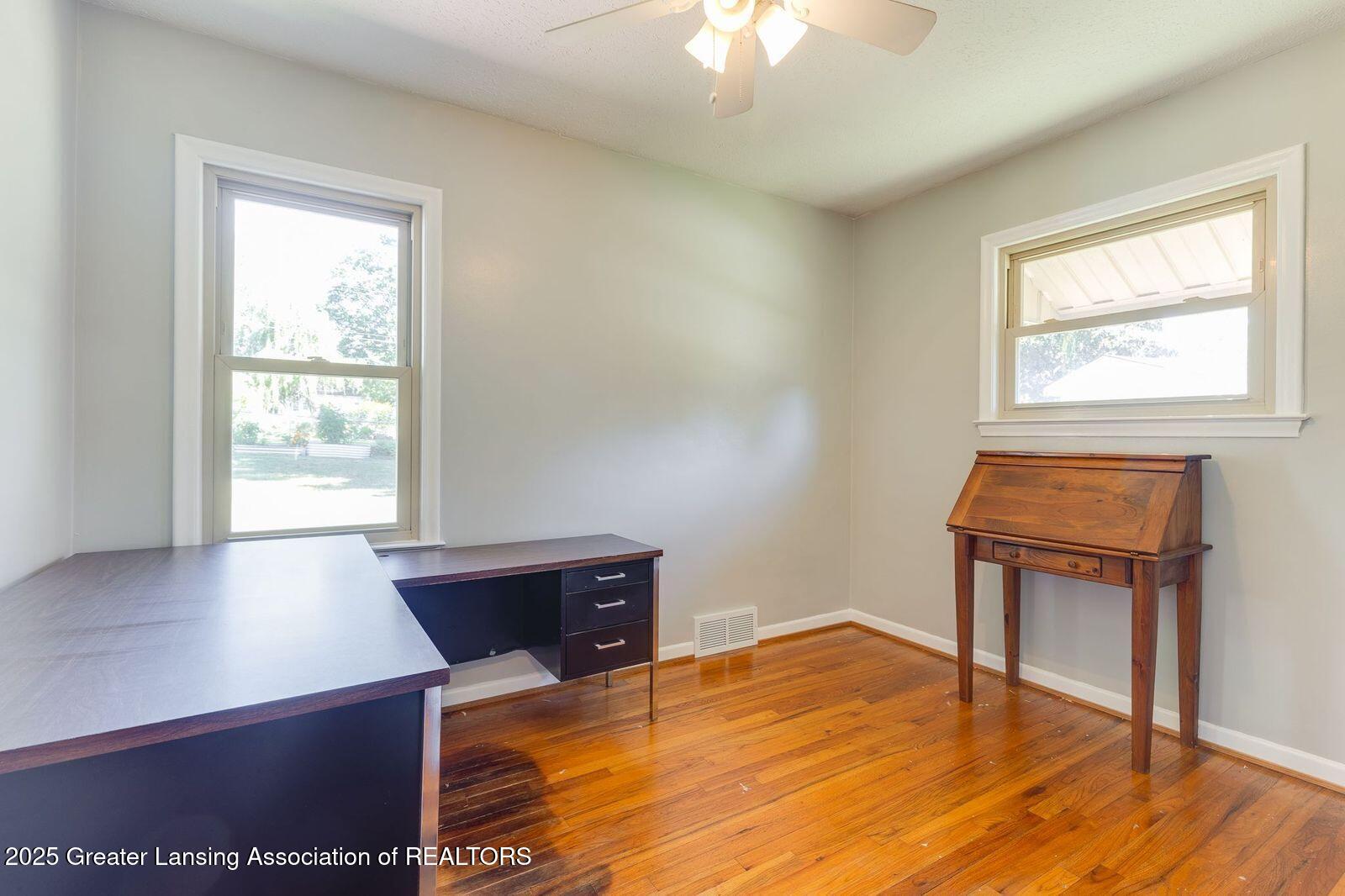 2224 Pembroke Road Lansing, MI 48906 - Photo 24 of 49 f8cl0Fhg
