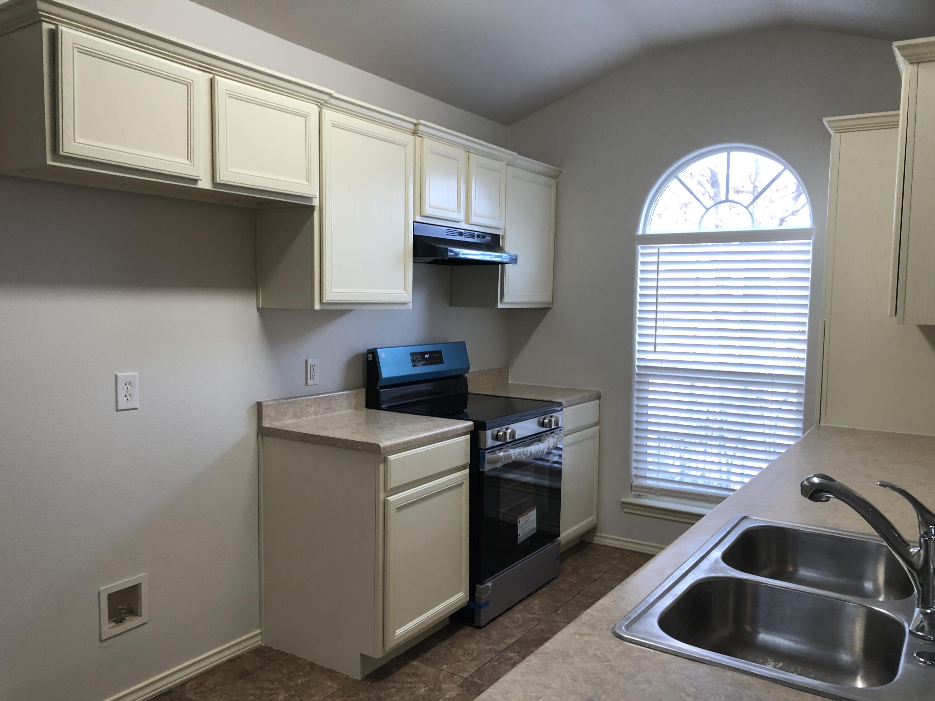 6705 84th Street Lubbock, TX 79424 - Photo 7 of 26 IMG_9478