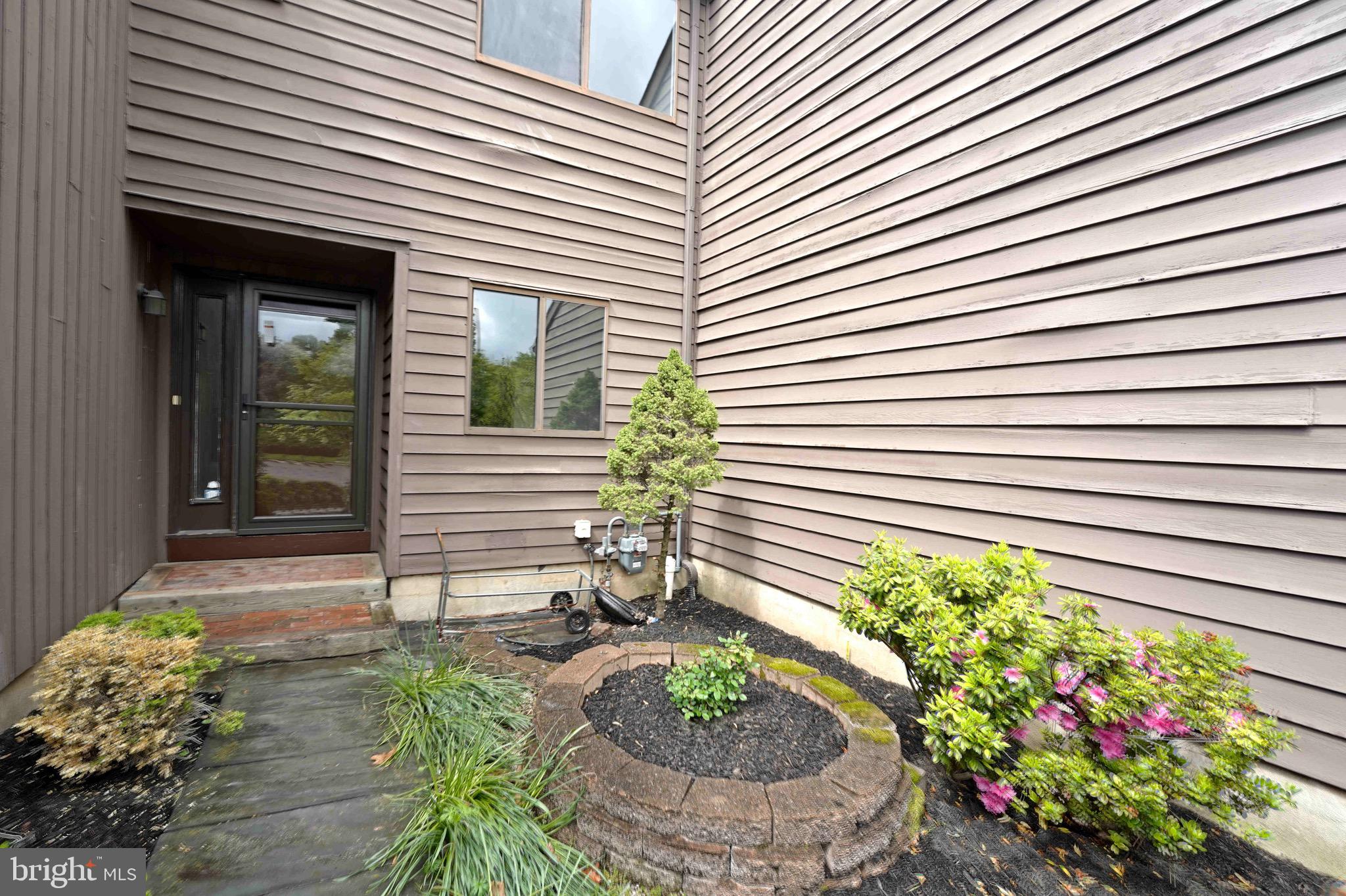 20 Jacob Court Ewing, NJ 08628 - Photo 2 of 25