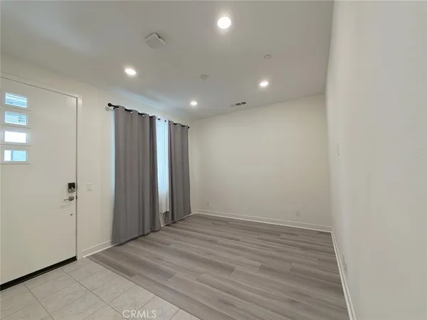 $4,500 | 400 Transport, Tustin, CA 92782