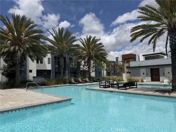 $4,500 | 400 Transport, Tustin, CA 92782