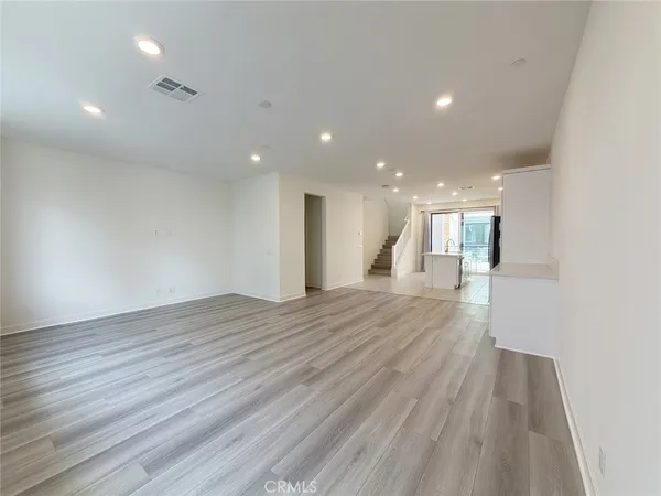 $4,500 | 400 Transport, Tustin, CA 92782