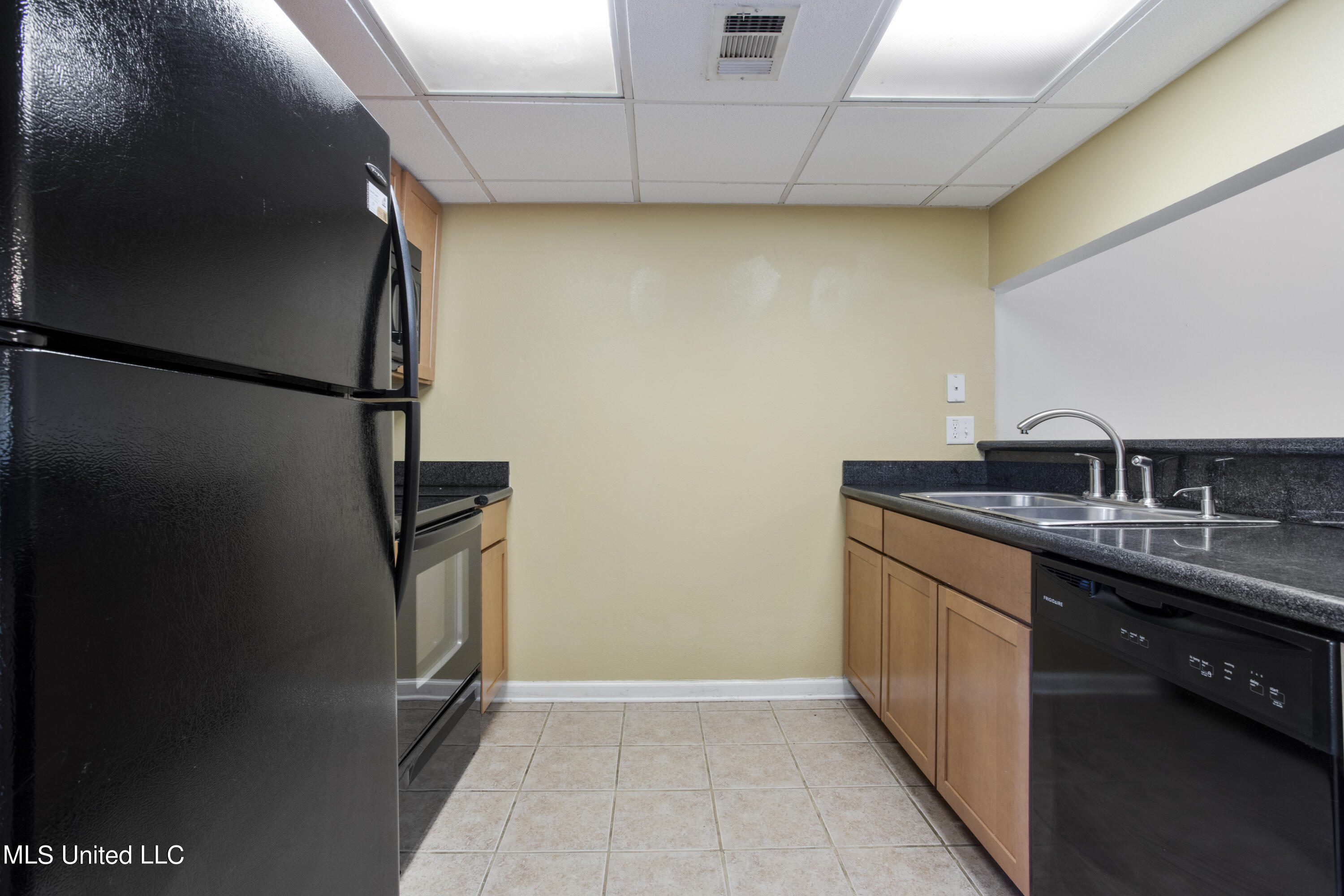 3230 Cumberland Road, Unit 54 Ocean Springs, MS 39564 - Photo 10 of 30 Kitchen