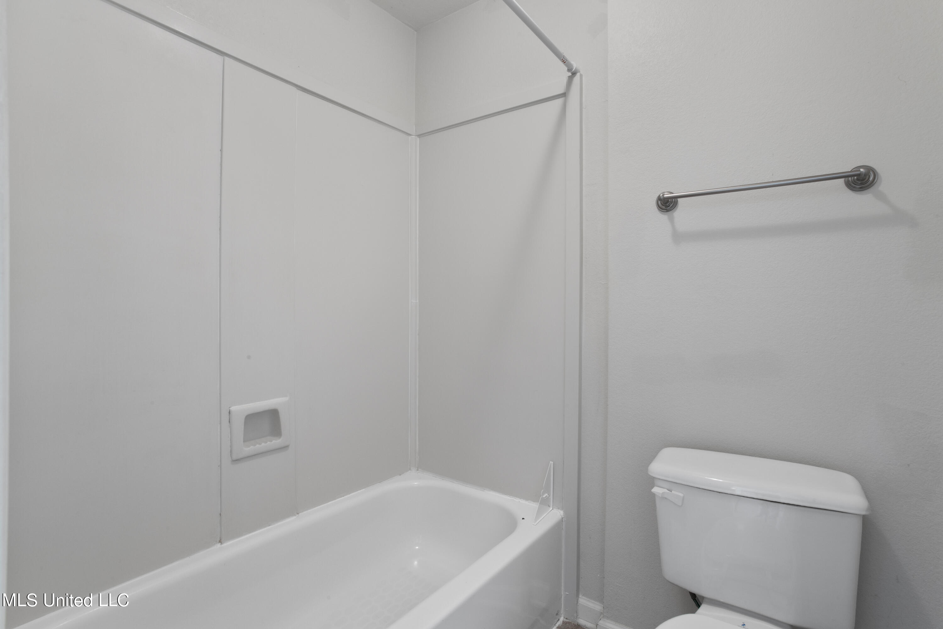 3230 Cumberland Road, Unit 54 Ocean Springs, MS 39564 - Photo 18 of 30 Full Bath