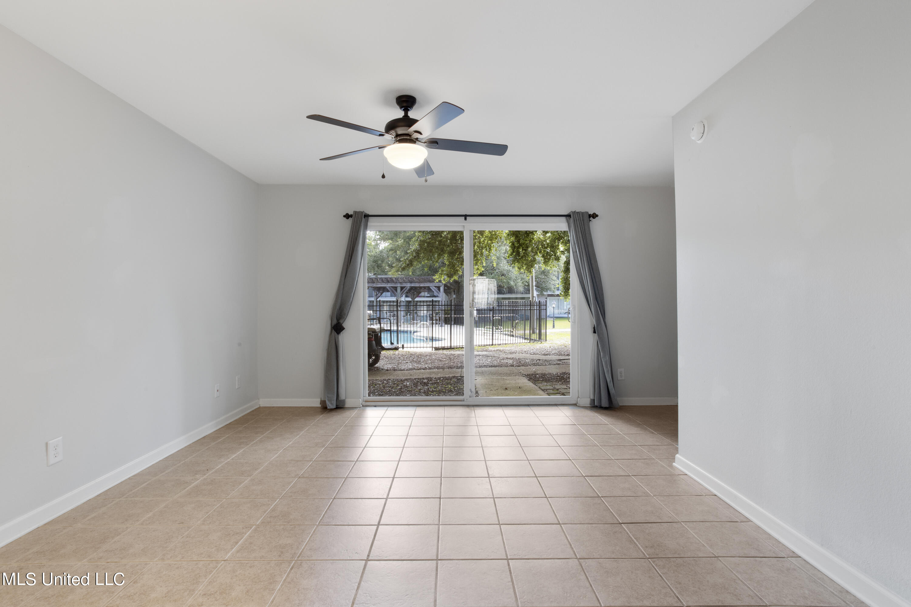3230 Cumberland Road, Unit 54 Ocean Springs, MS 39564 - Photo 5 of 30 Living Area