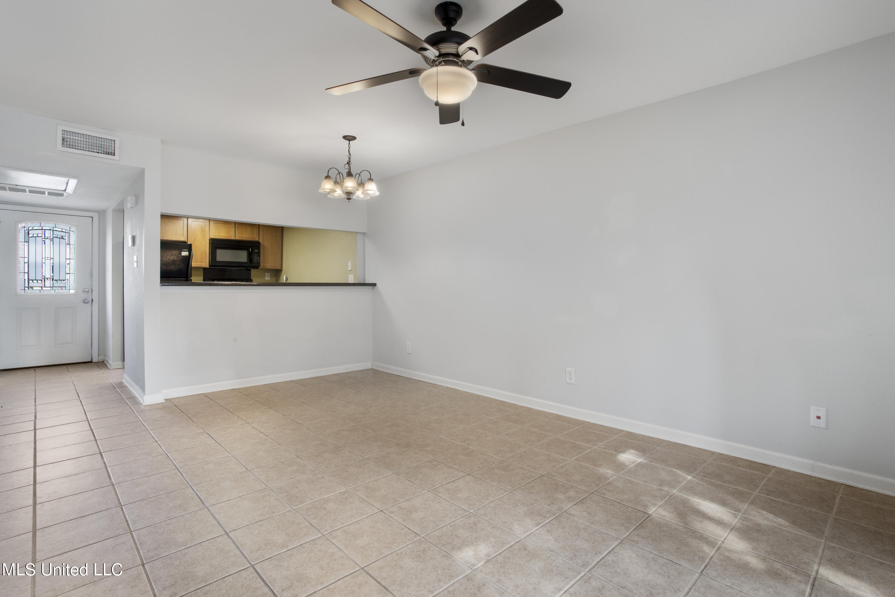3230 Cumberland Road, Unit 54 Ocean Springs, MS 39564 - Photo 6 of 30 Living/Dining