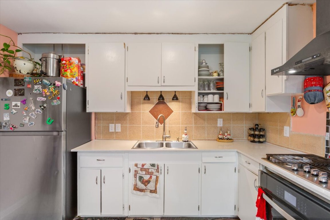 50 Dusty Dam Road Coupland, TX 78615 - Photo 12 of 38 Its layout supports everyday meals as well as hosting family and guests.