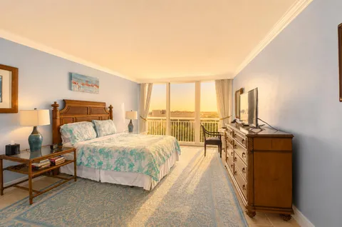 $799,900 | 2780 South Ocean Boulevard, Unit 709, Palm Beach, FL 33480