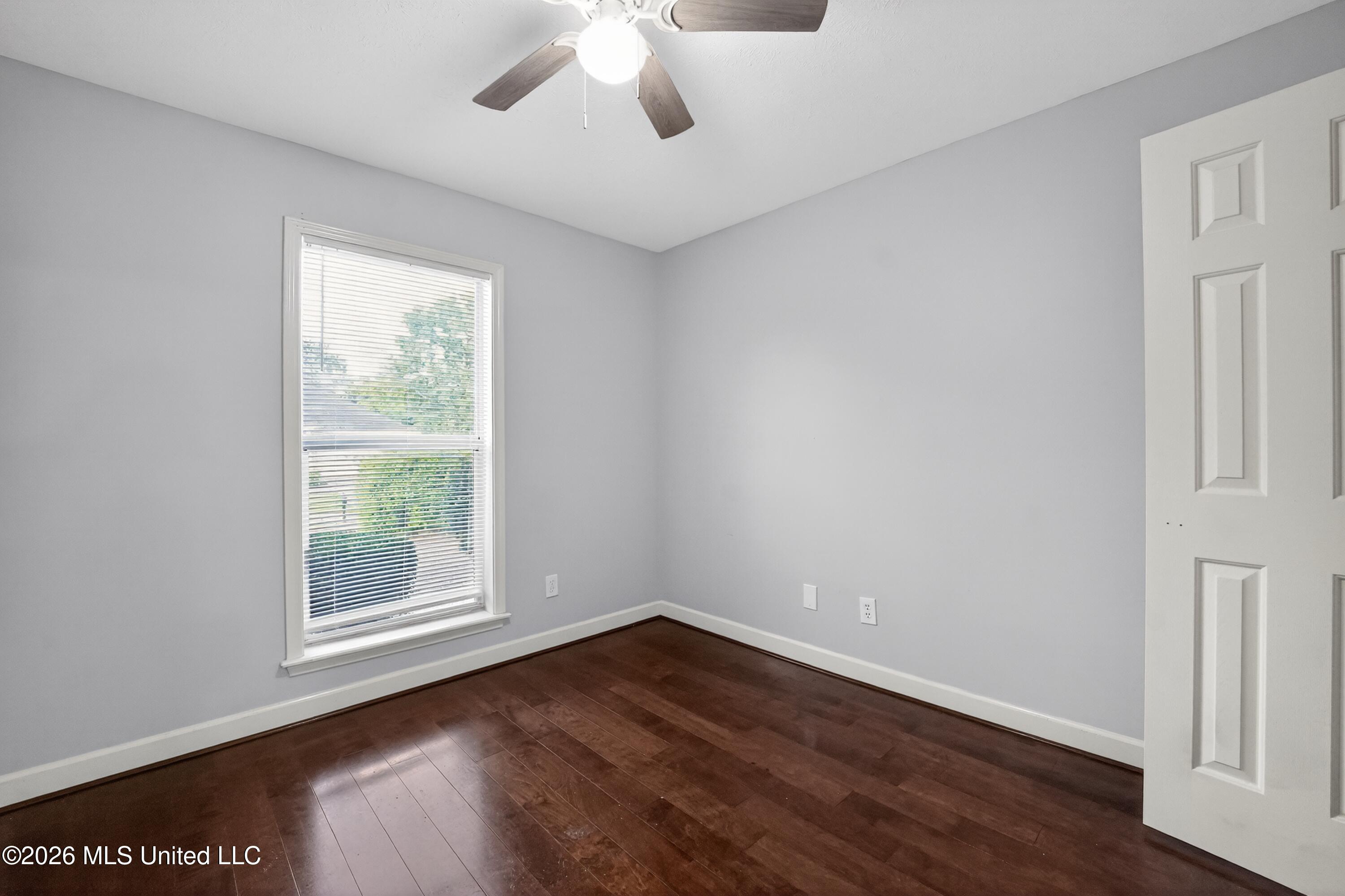 114 Spring Valley Drive Brandon, MS 39047 - Photo 6 of 30 06_114_Spring_Valley_Dr-Living_room-6970
