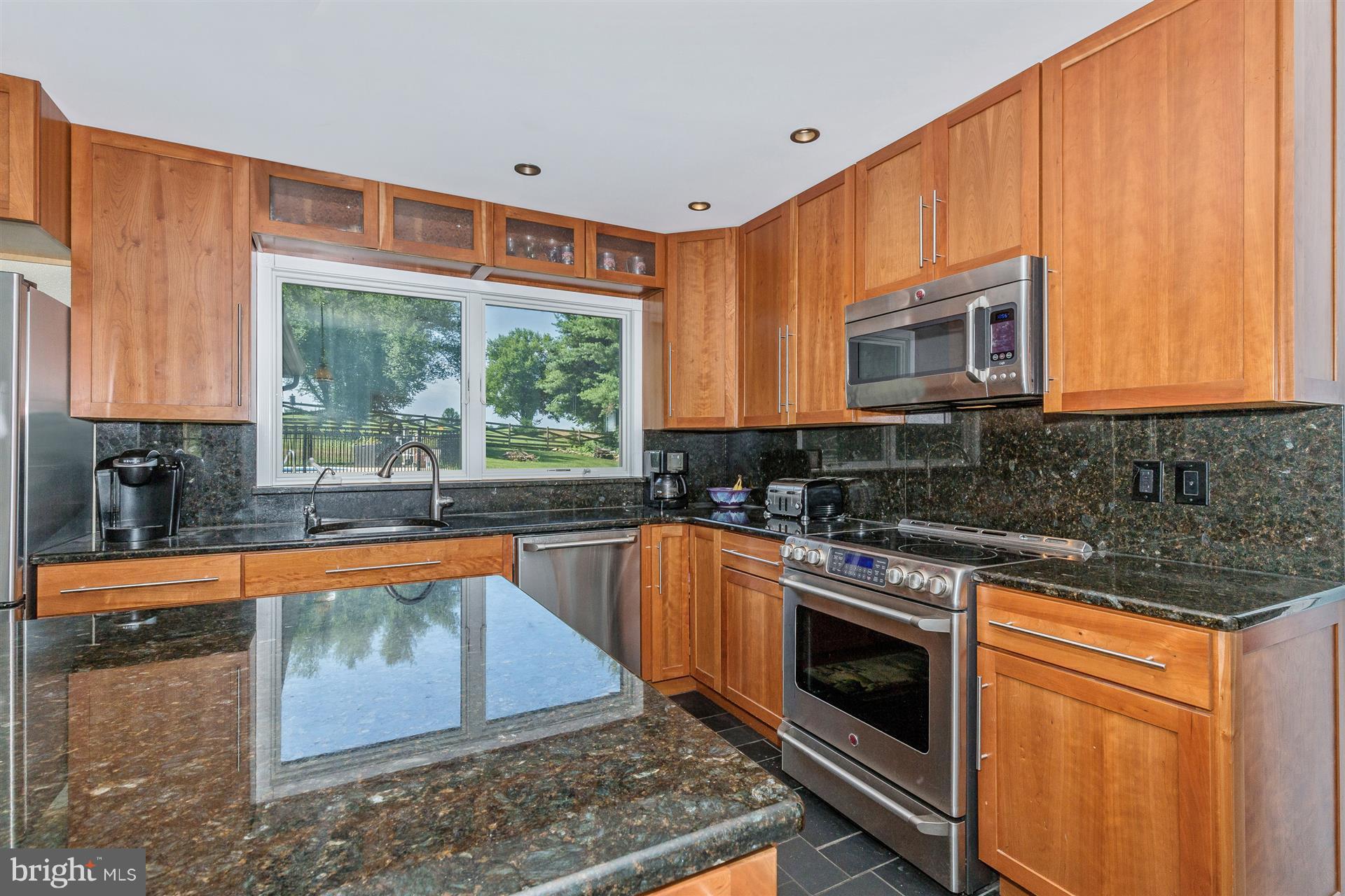 2511 Bidle Road Middletown, MD 21769 - Photo 5 of 29 Newer cabinets, newer appliances, ikitchen