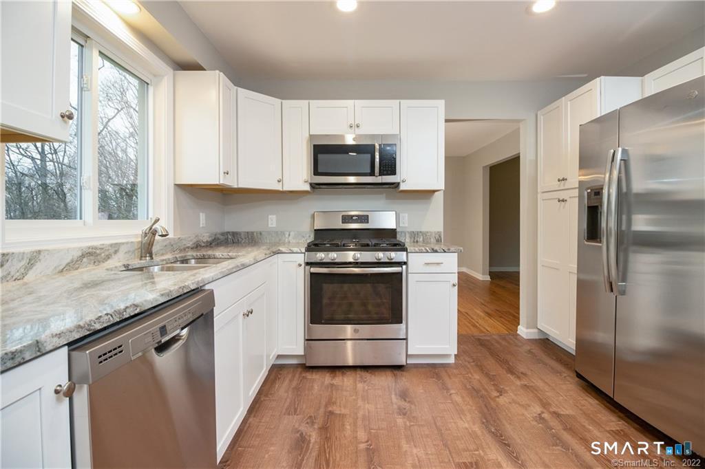 2 Saddle Ridge Road New Milford, CT 06776 - Photo 3 of 27
