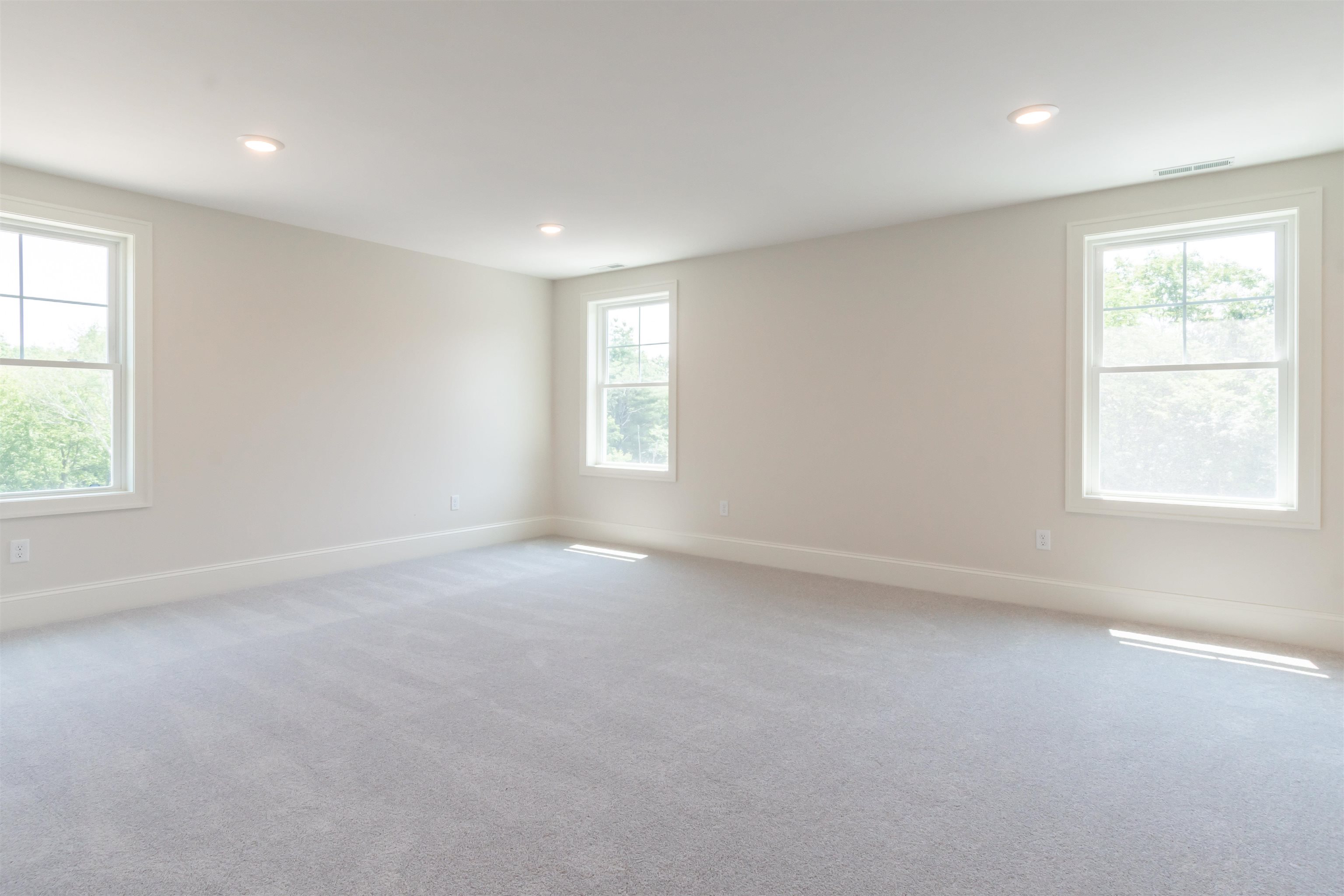 35 Sanborn Road Londonderry, NH 03053 - Photo 4 of 20
