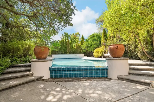 a view of a bird bath