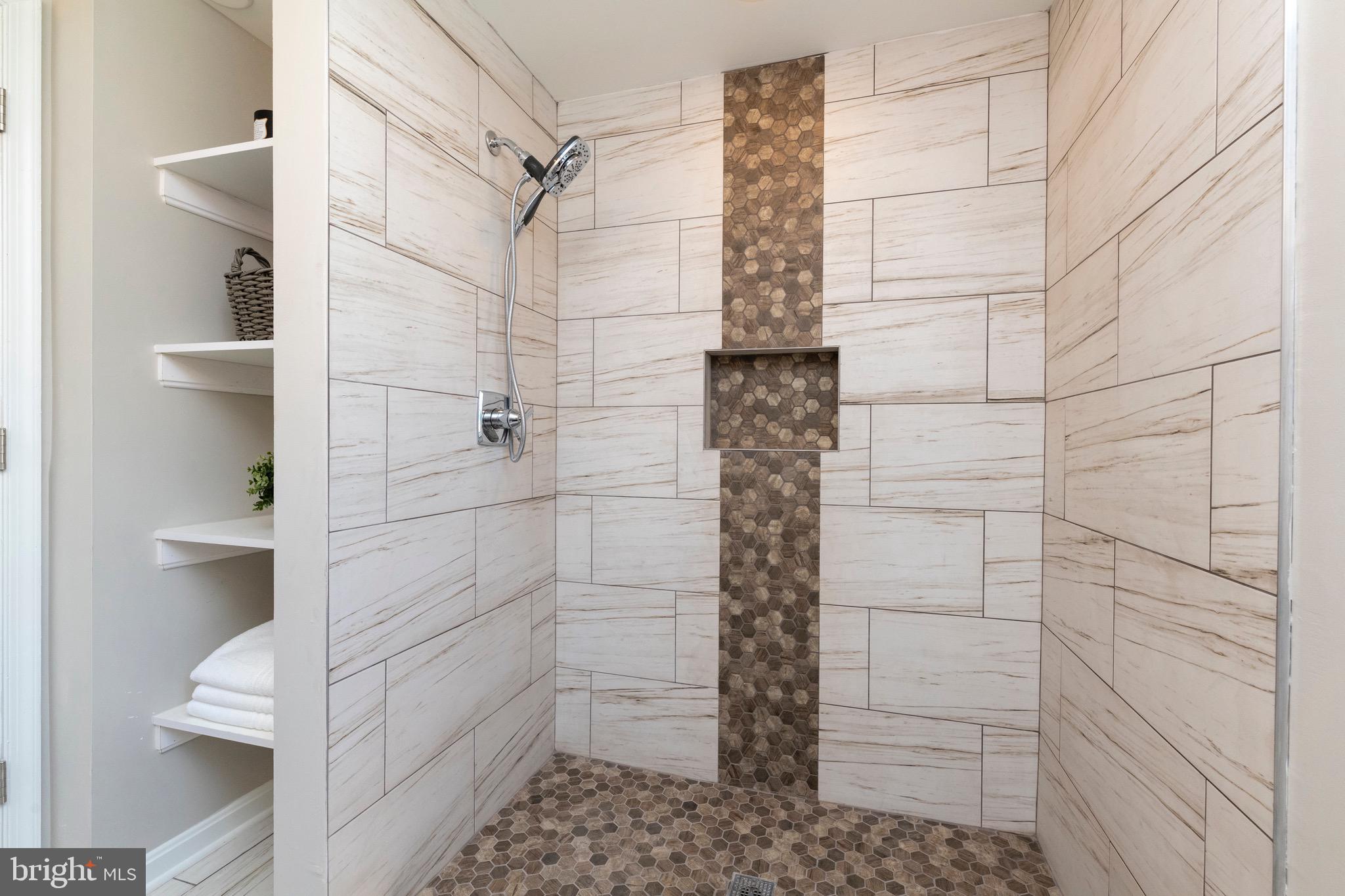 524 Patapsco Avenue Rosedale, MD 21237 - Photo 21 of 46 Custom master shower tile with niche!
