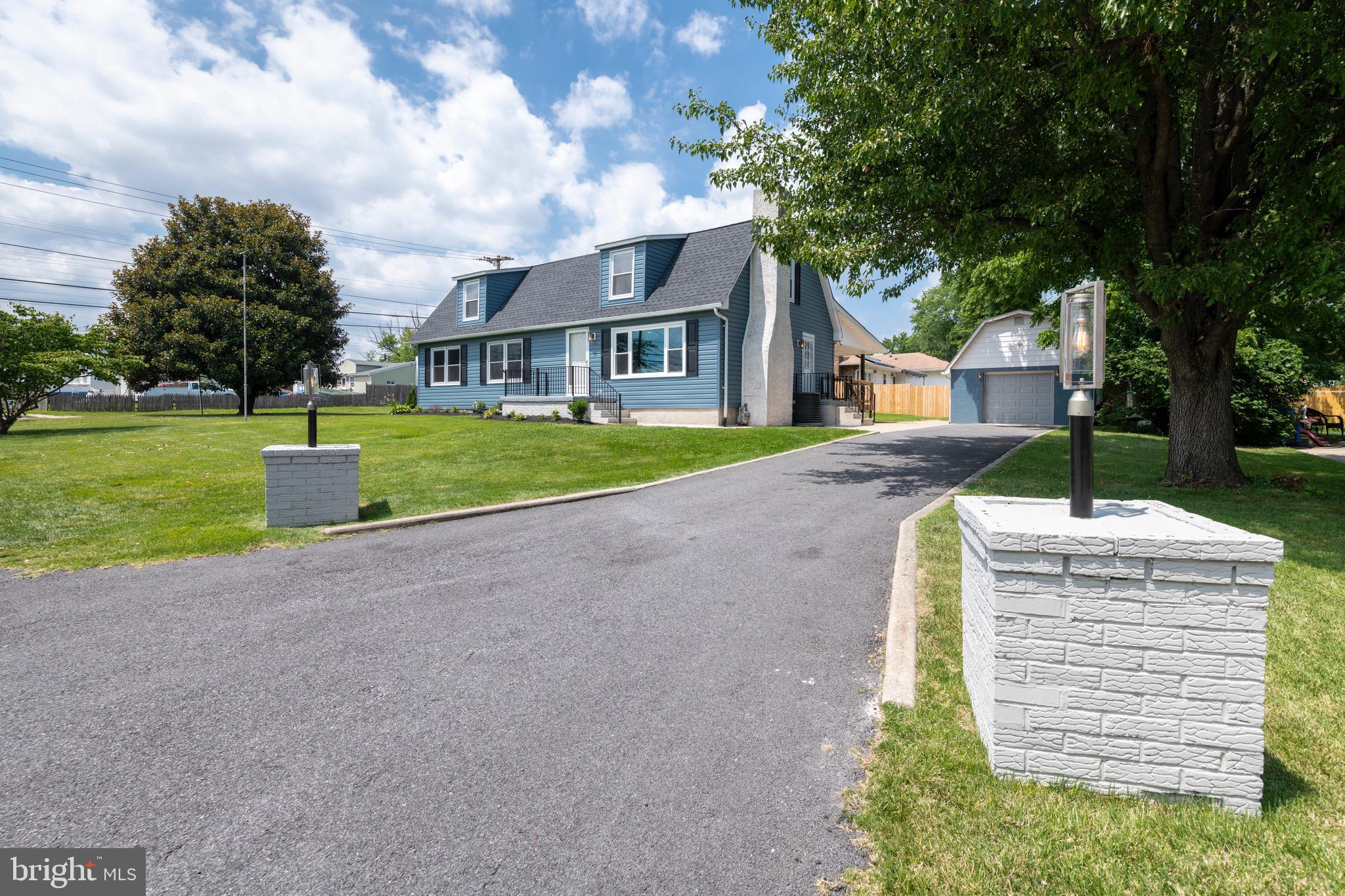 524 Patapsco Avenue Rosedale, MD 21237 - Photo 4 of 46 Twin coach lights at driveway entrance!