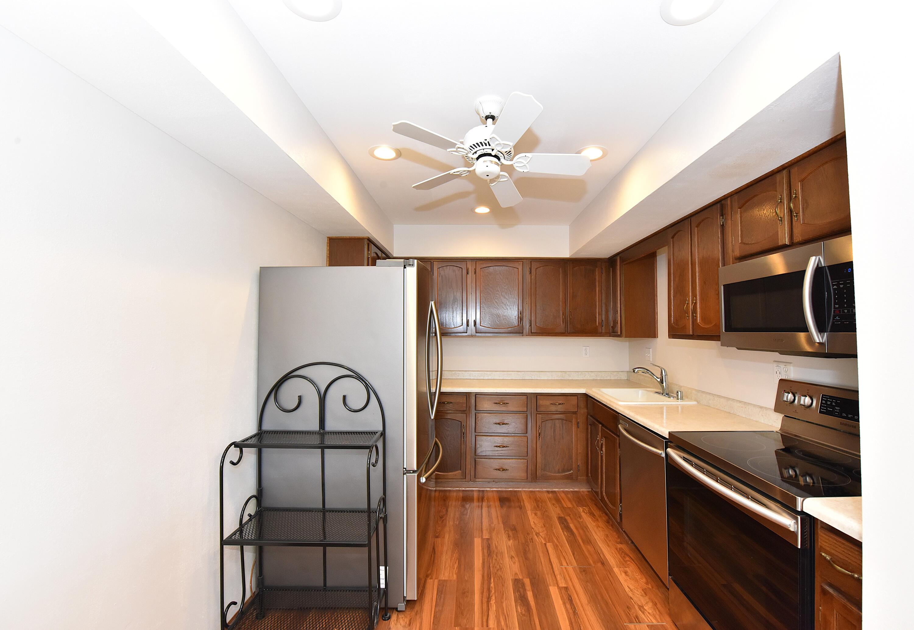 1730 West Green Tree Road, Unit 310 Glendale, WI 53209 - Photo 9 of 34 Kitchen