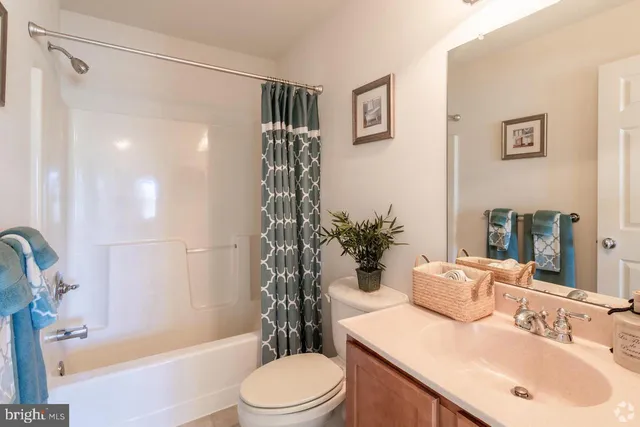 $2,895 | 716 Orangewood Court, Perkasie, PA 18944