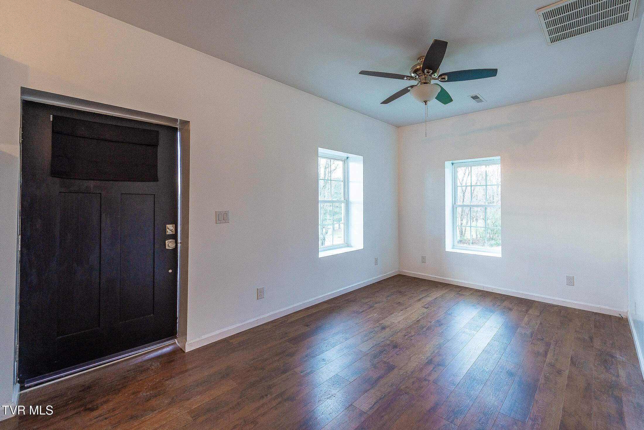 575 South Chuckey Ruritan Road Chuckey, TN 37641 - Photo 11 of 26 living