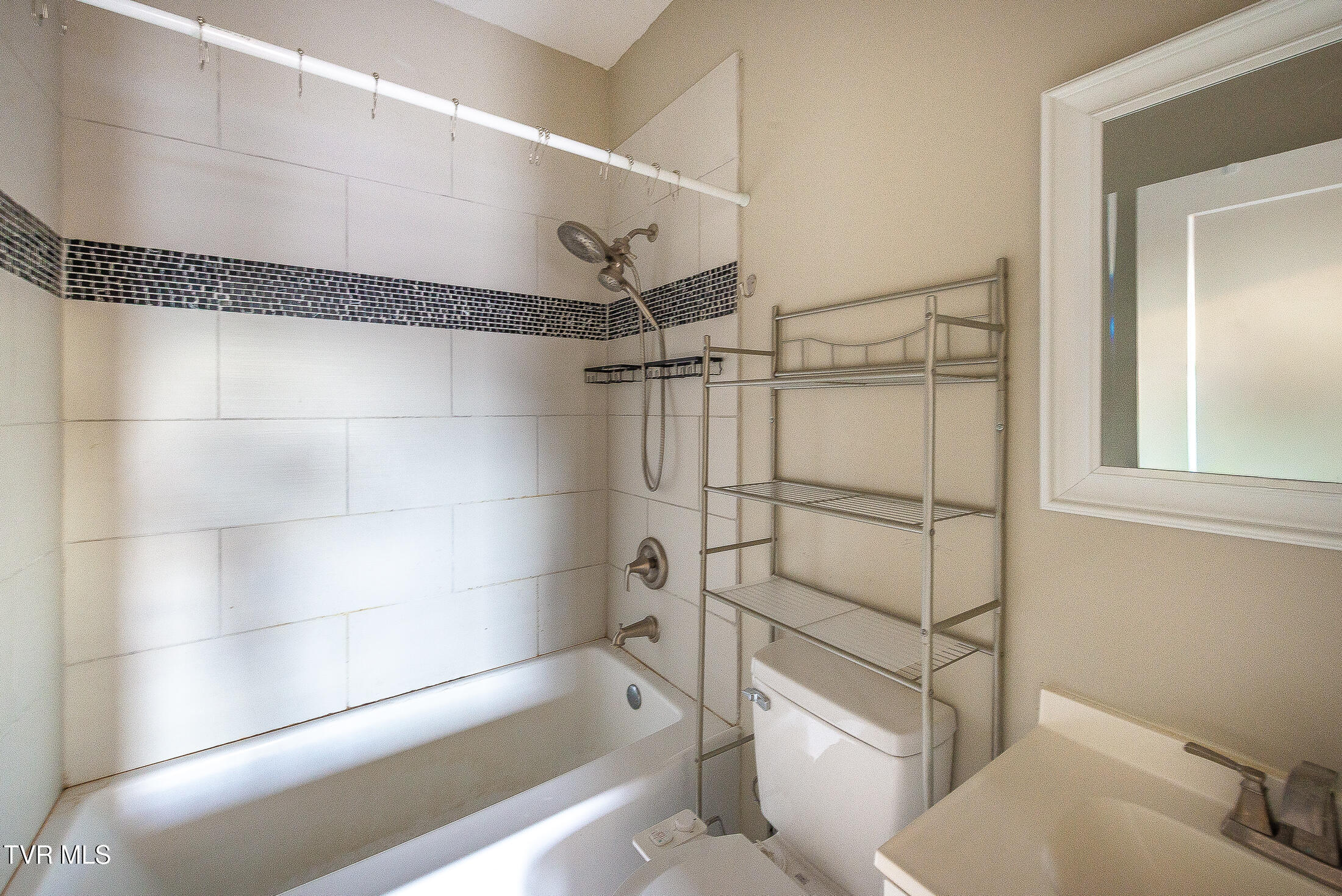 575 South Chuckey Ruritan Road Chuckey, TN 37641 - Photo 13 of 26 bathroom