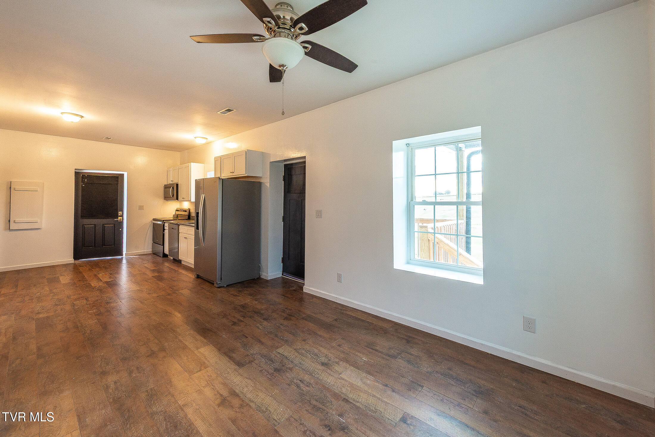 575 South Chuckey Ruritan Road Chuckey, TN 37641 - Photo 10 of 26 kitchen and living area