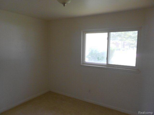 57050 Omo Road Ray, MI 48096 - Photo 6 of 25 261-900638 Bedroom (3).jpg