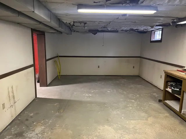 $259,900 | 2404 West Arthur Road, New Era, MI 49446