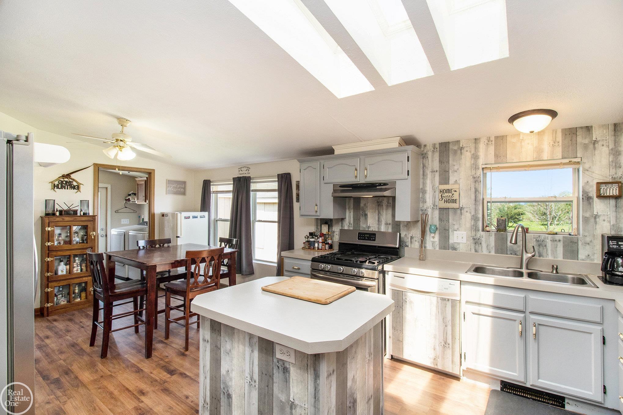 4184 Harris Road Fort Gratiot, MI 48059 - Photo 14 of 31 50109377-13.JPG