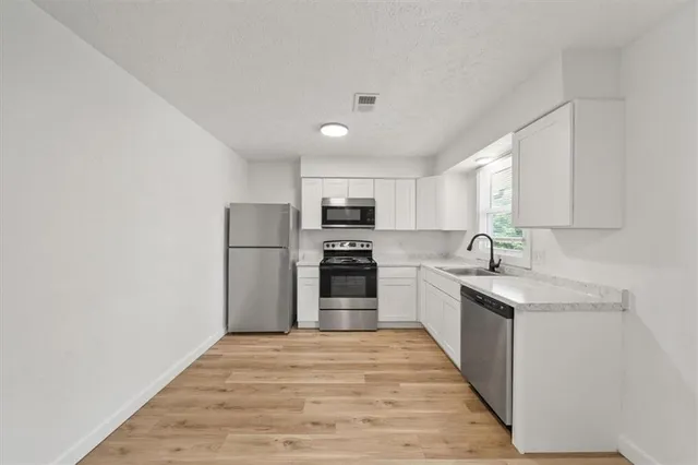 $865,000 | 2200 Mission Road, Harrisonville, MO 64701