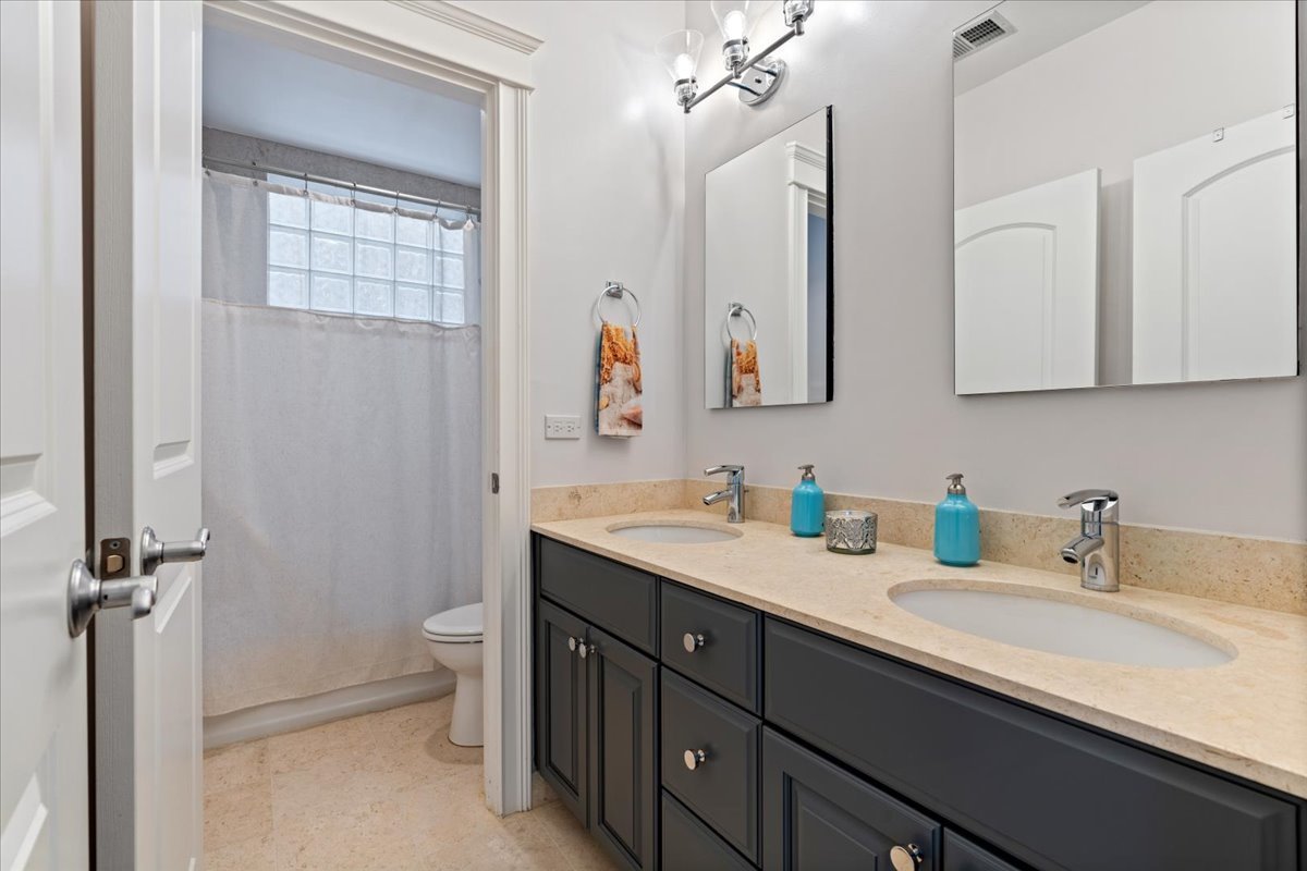 3638 North Wayne Avenue Chicago, IL 60613 - Photo 19 of 38
