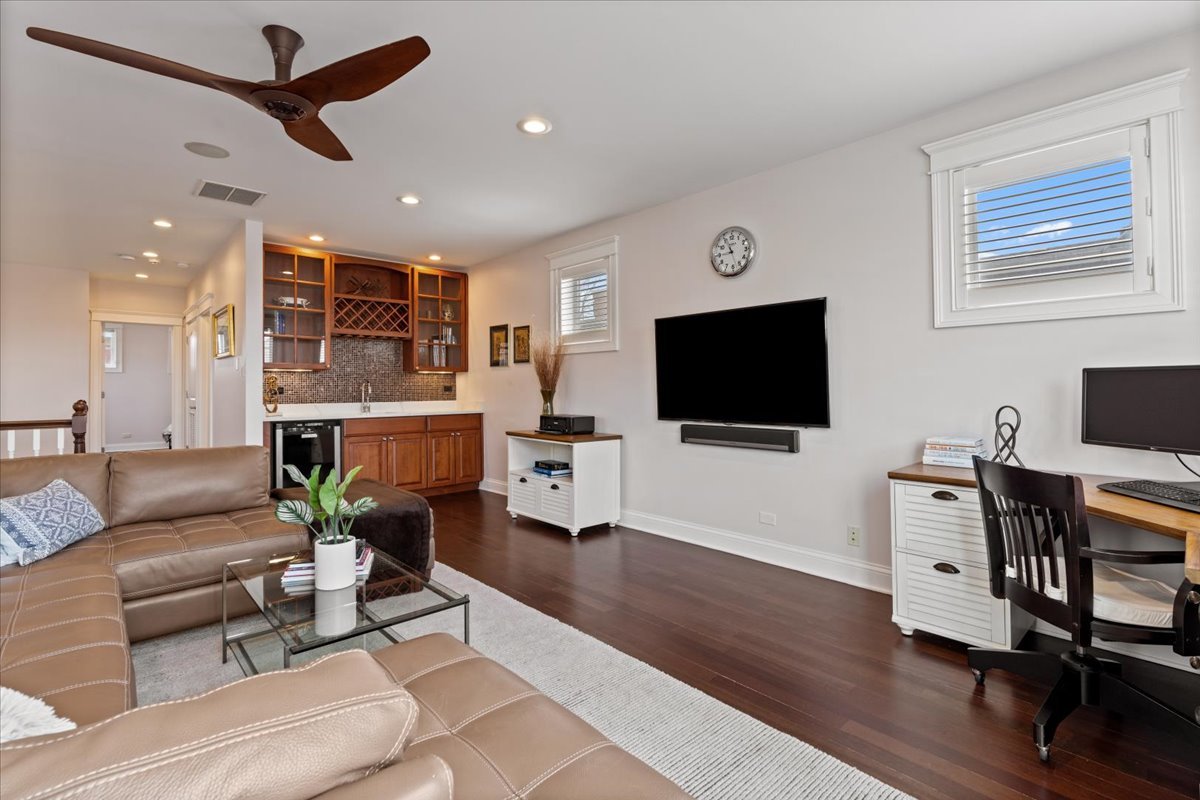 3638 North Wayne Avenue Chicago, IL 60613 - Photo 22 of 38
