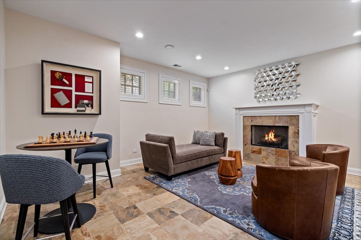 3638 North Wayne Avenue Chicago, IL 60613 - Photo 25 of 38