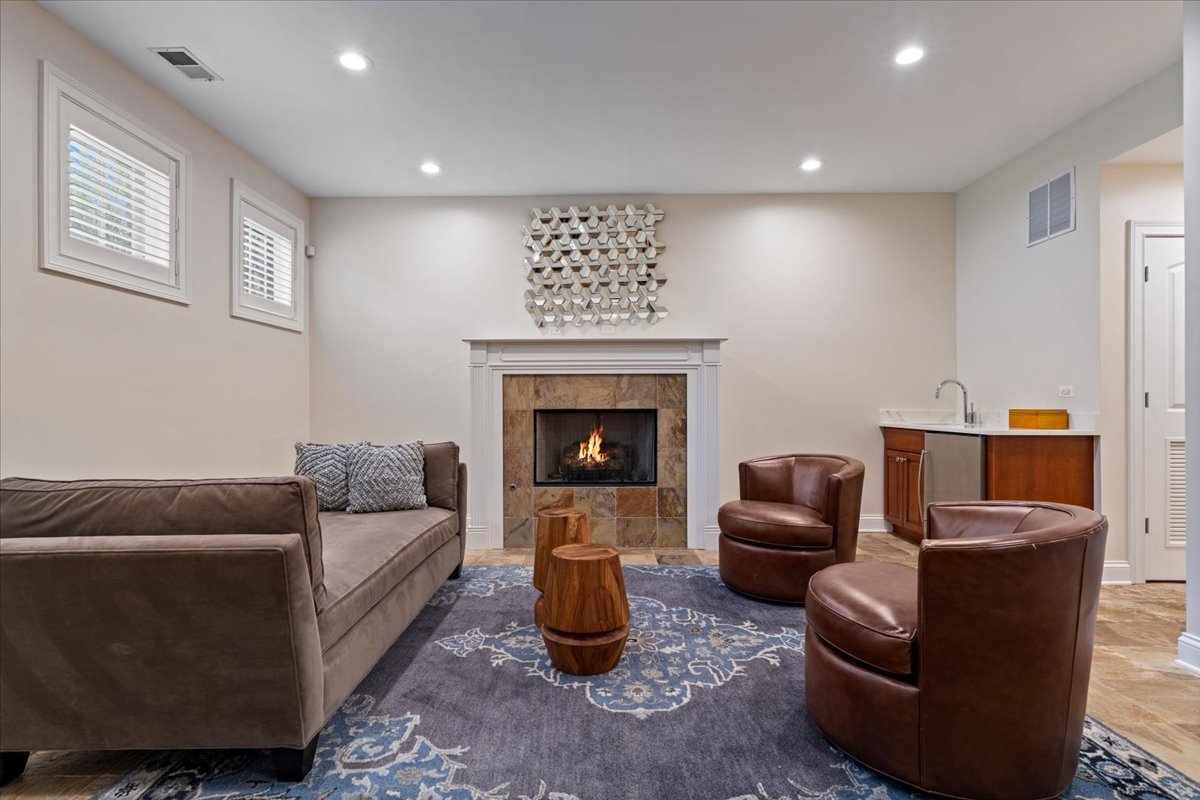 3638 North Wayne Avenue Chicago, IL 60613 - Photo 26 of 38
